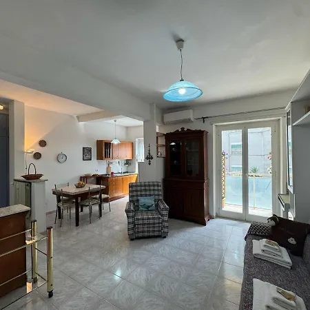 In The דירה רומא